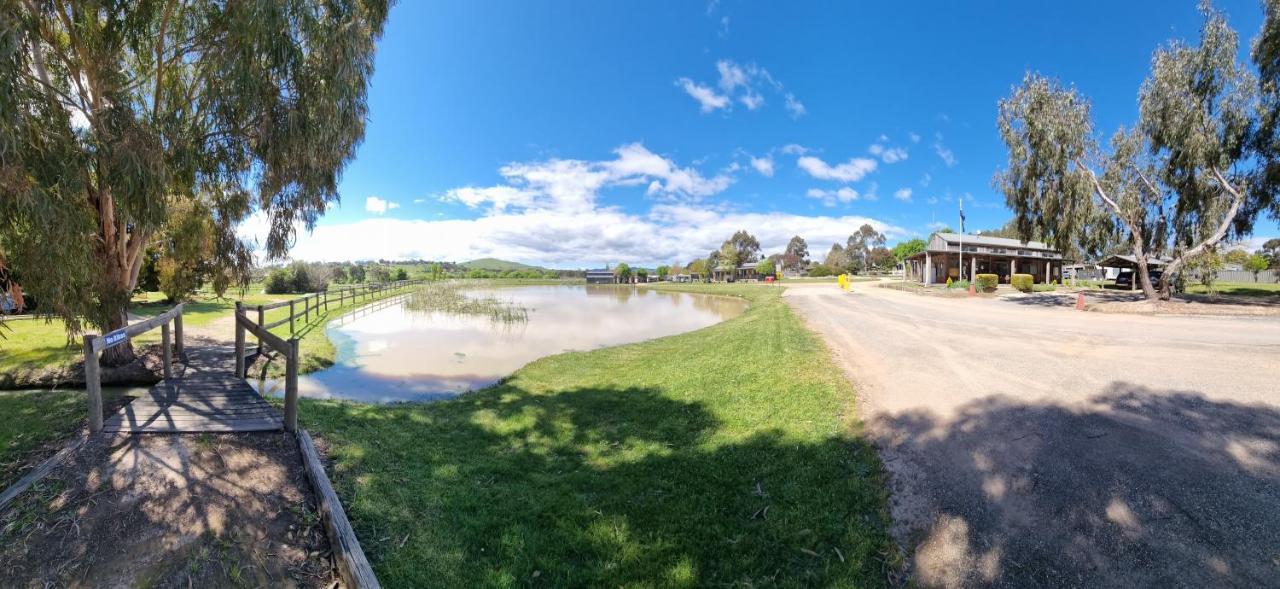 Mansfield Holiday Park Екстериор снимка